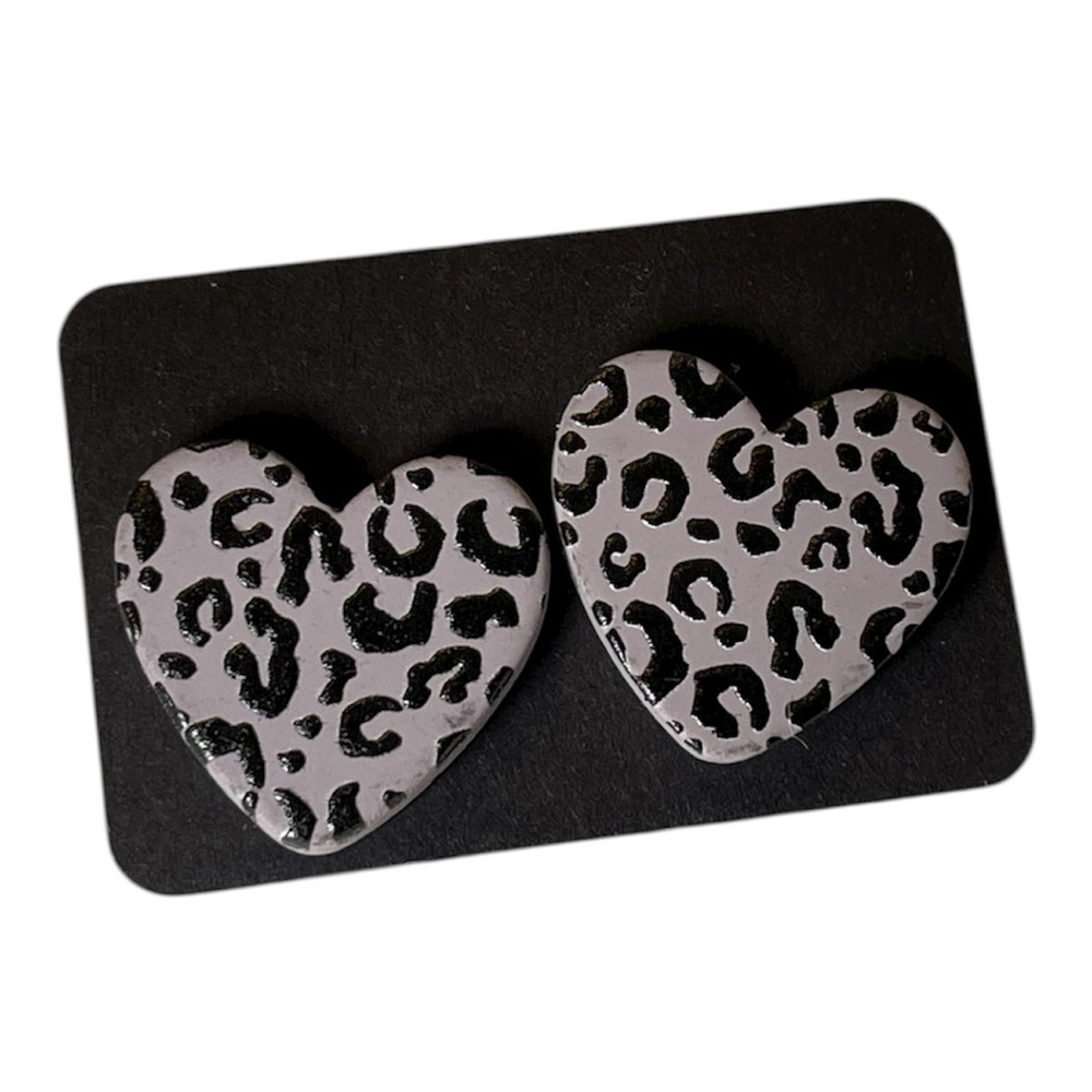Gray Cheetah heart stud earrings